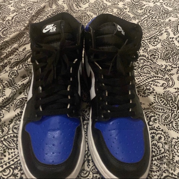 Air Jordan 1 Retro High OG ‘Royal Toe’ - Picture 2 of 3